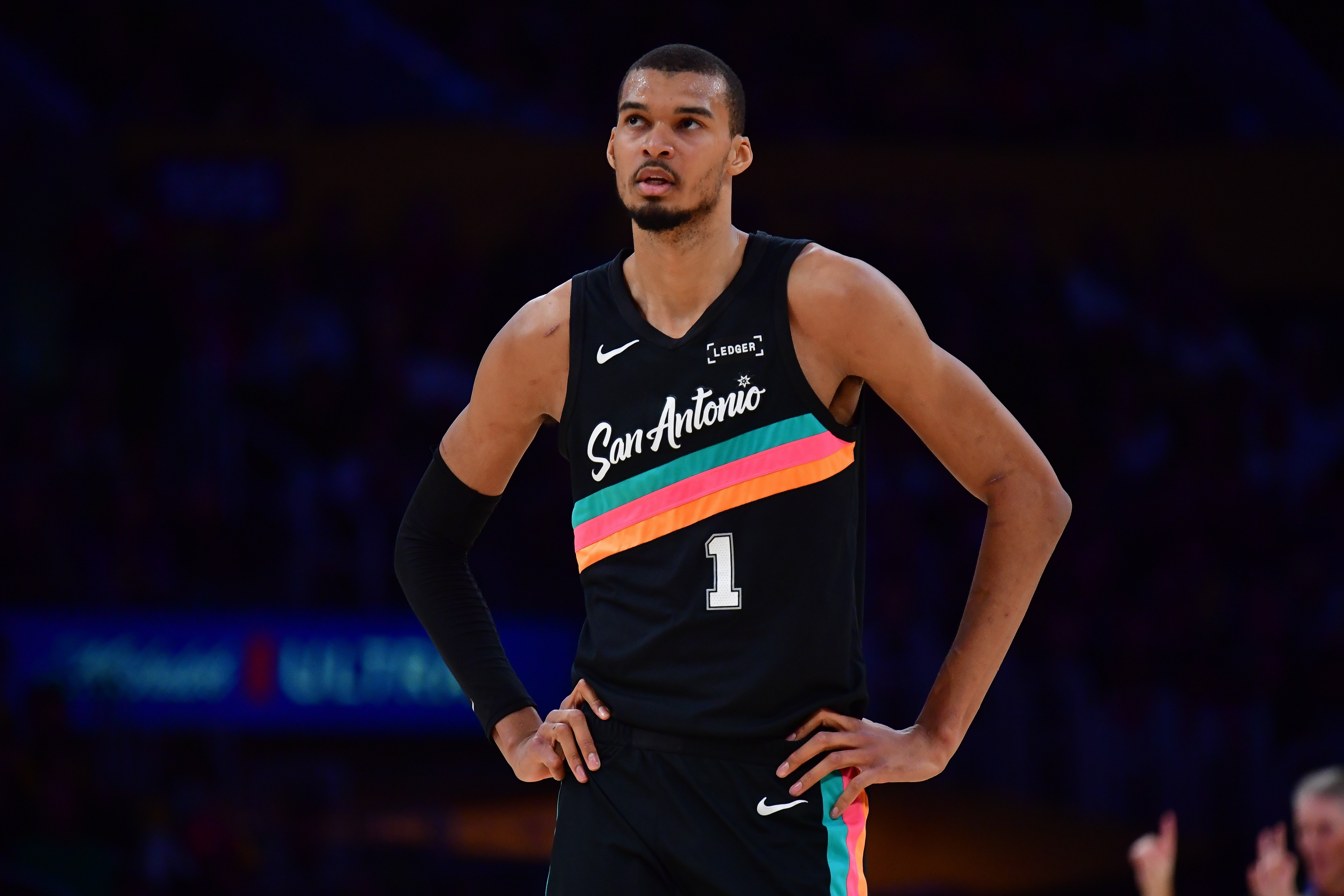 世界杯手机高清观看入口-天勾2.0？记者：建议文班学习贾巴尔的勾手 根本没人能防得了