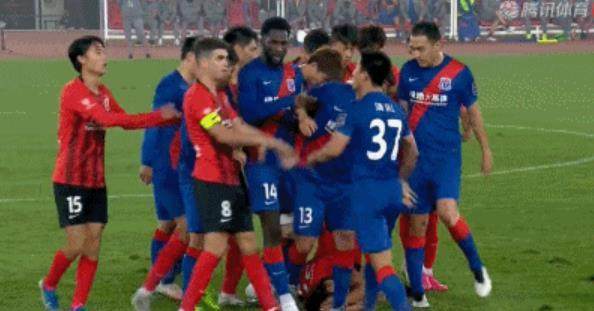 世界杯客户端更新说明-沪上德比不缺火爆元素 奥斯卡4助攻+被掌掴+红牌